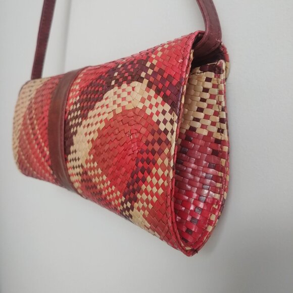Paper straw woven shoulder baguette bag brown red tan cream buckle front - Picture 6 of 16